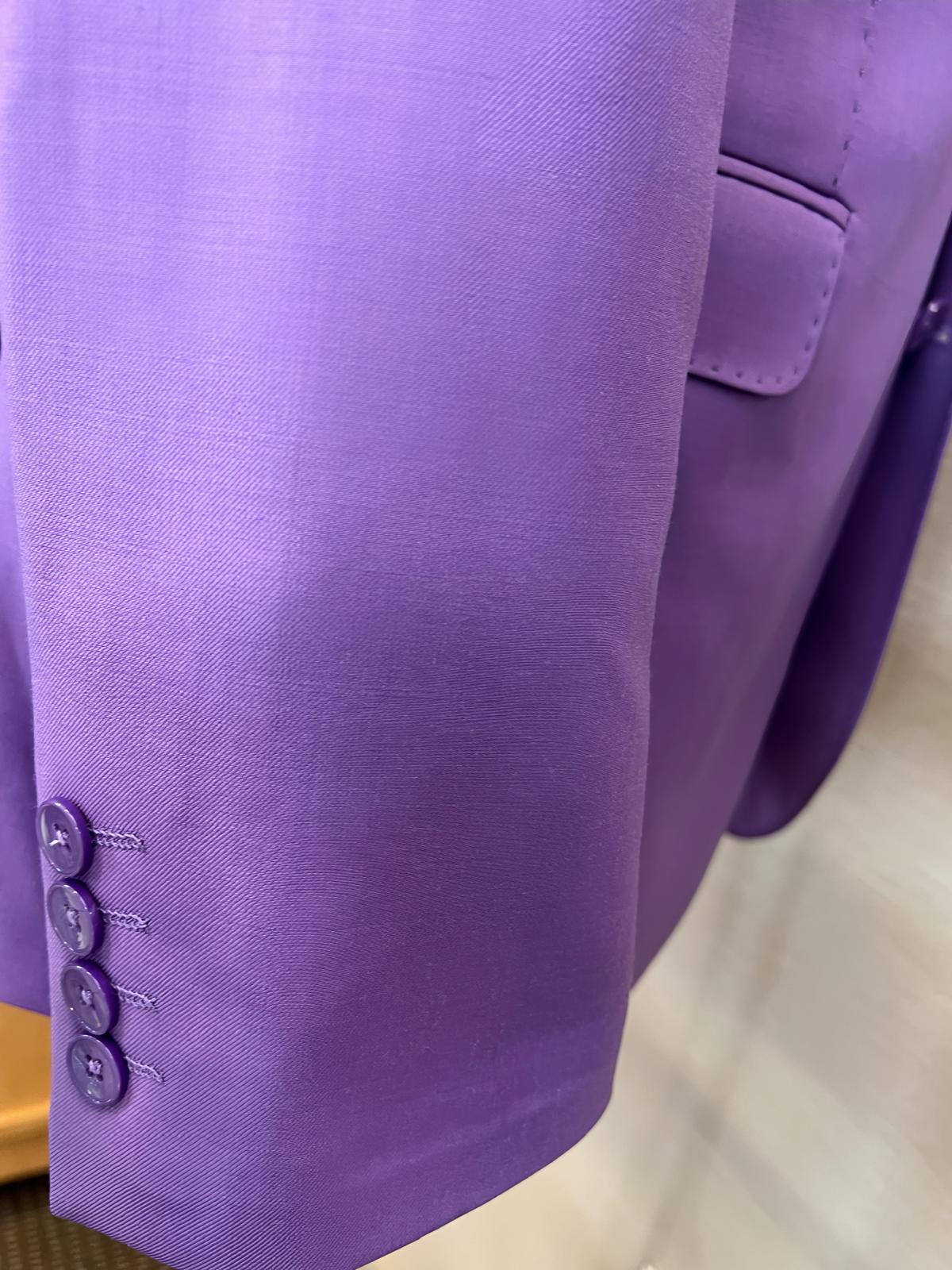 "Reverencia al óxido": traje cruzado