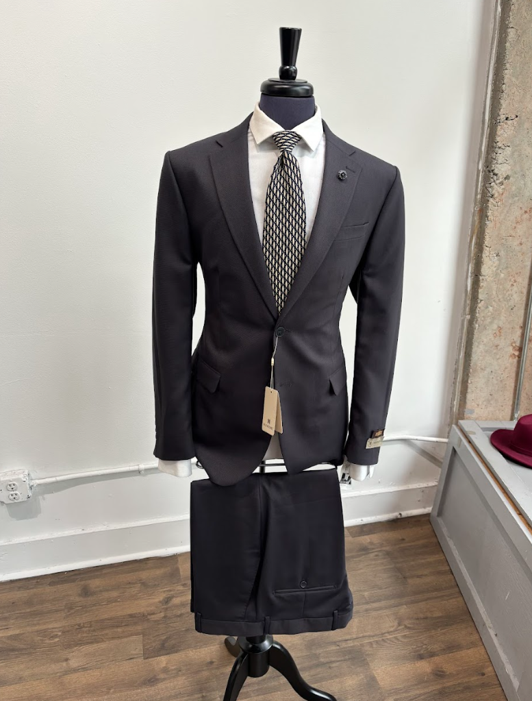 Men's Dark Slim-Fit Suit with Patterned Tie