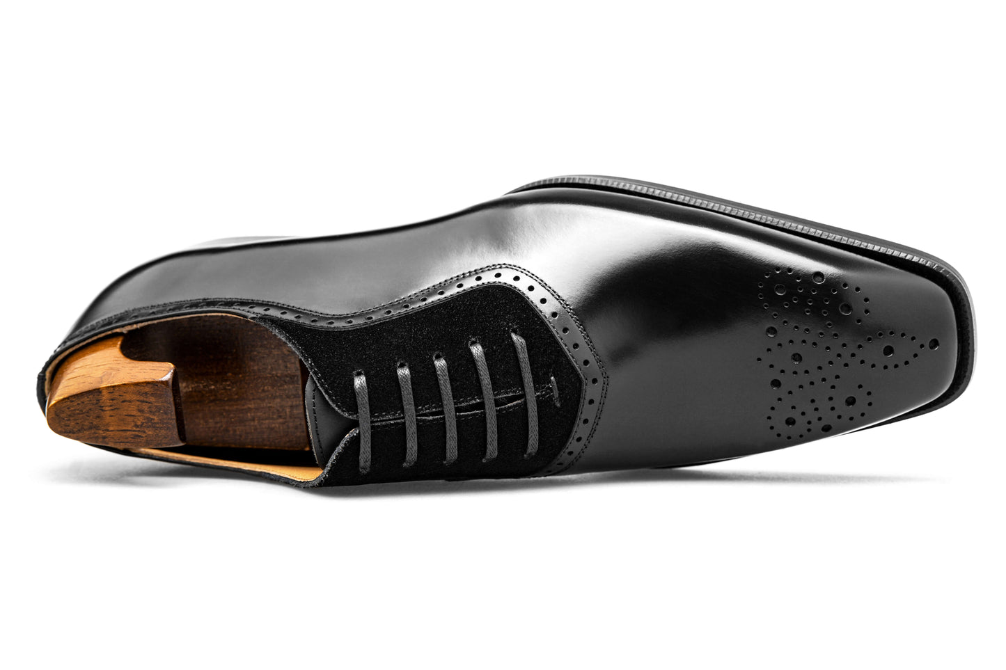KOSS ATELIER Vanguard Oxford shoes USA in sleek black leather with intricate detailing