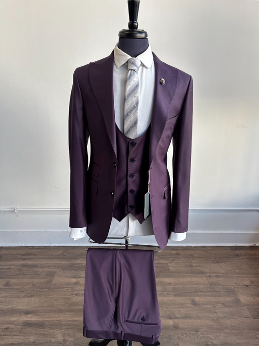 Men's Purple 3-Piece Suit with Vest & Patterned Tie