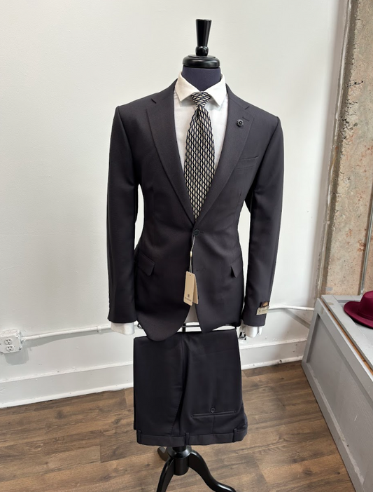 Men's Dark Slim-Fit Suit with Patterned Tie