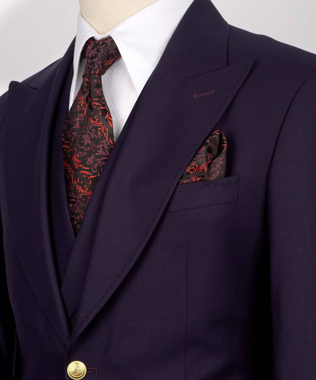 "Velvet Power" – Burgundy Double-Breasted Suit