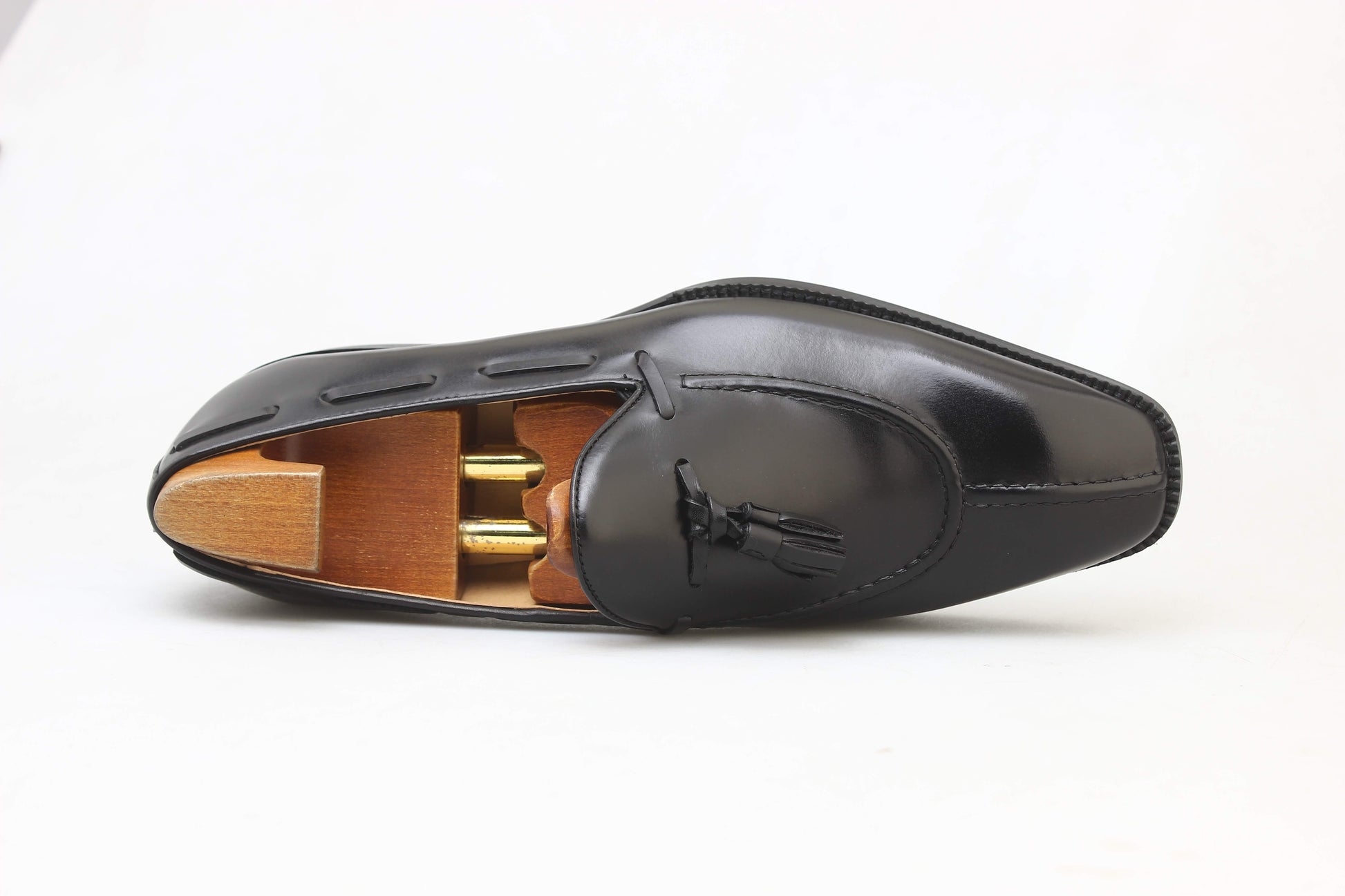 KOSS ATELIER black leather tassel loafers with elegant design and wooden shoe trees