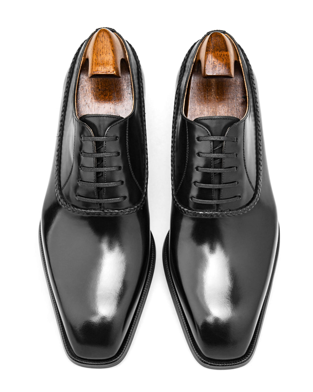 Elegant black Balmoral oxfords with a glossy finish and classic design for formal occasions
