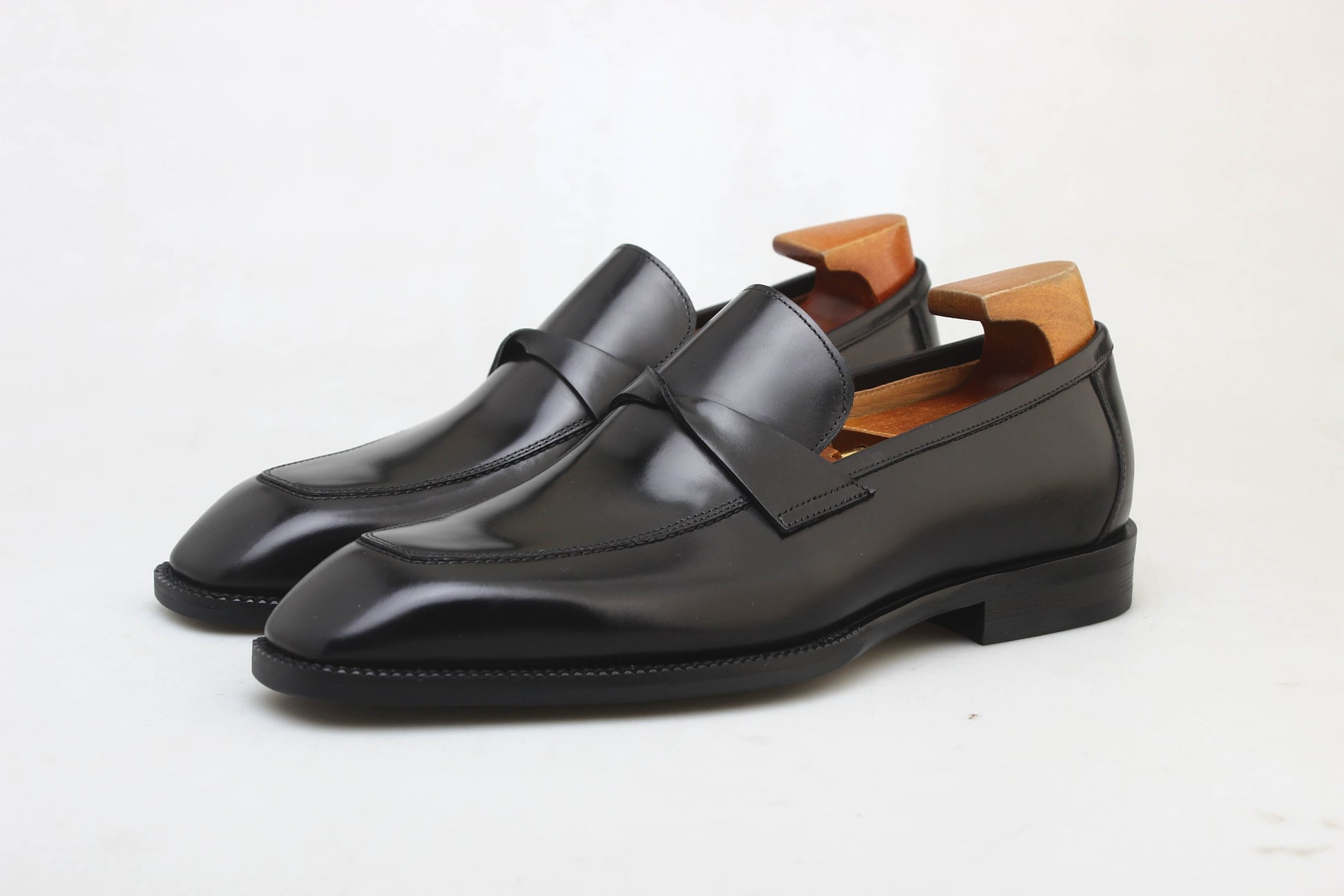 KOSS ATELIER sleek black apron loafers featuring a polished finish and elegant design